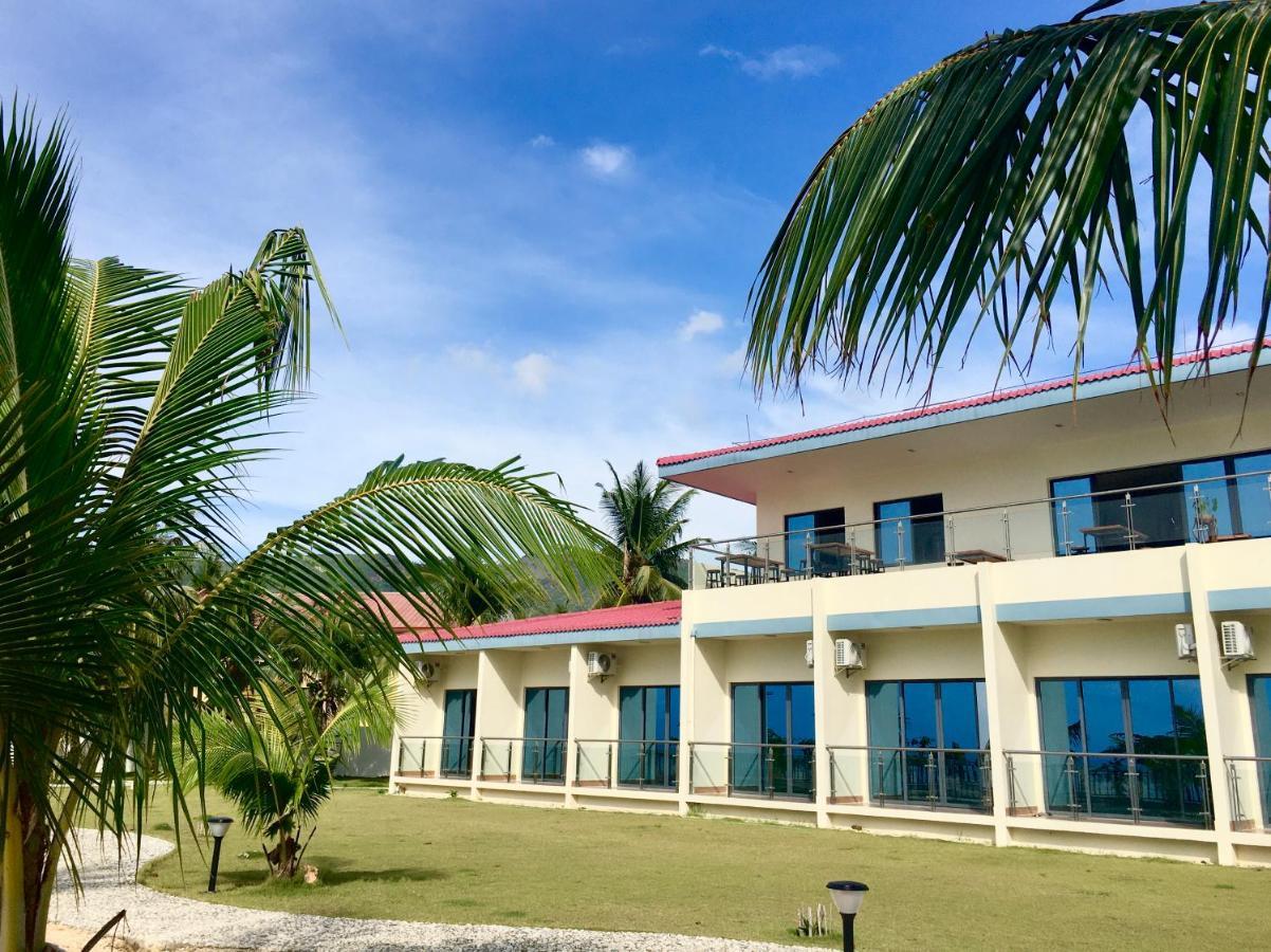 W Golf Resort Oslob Exterior photo