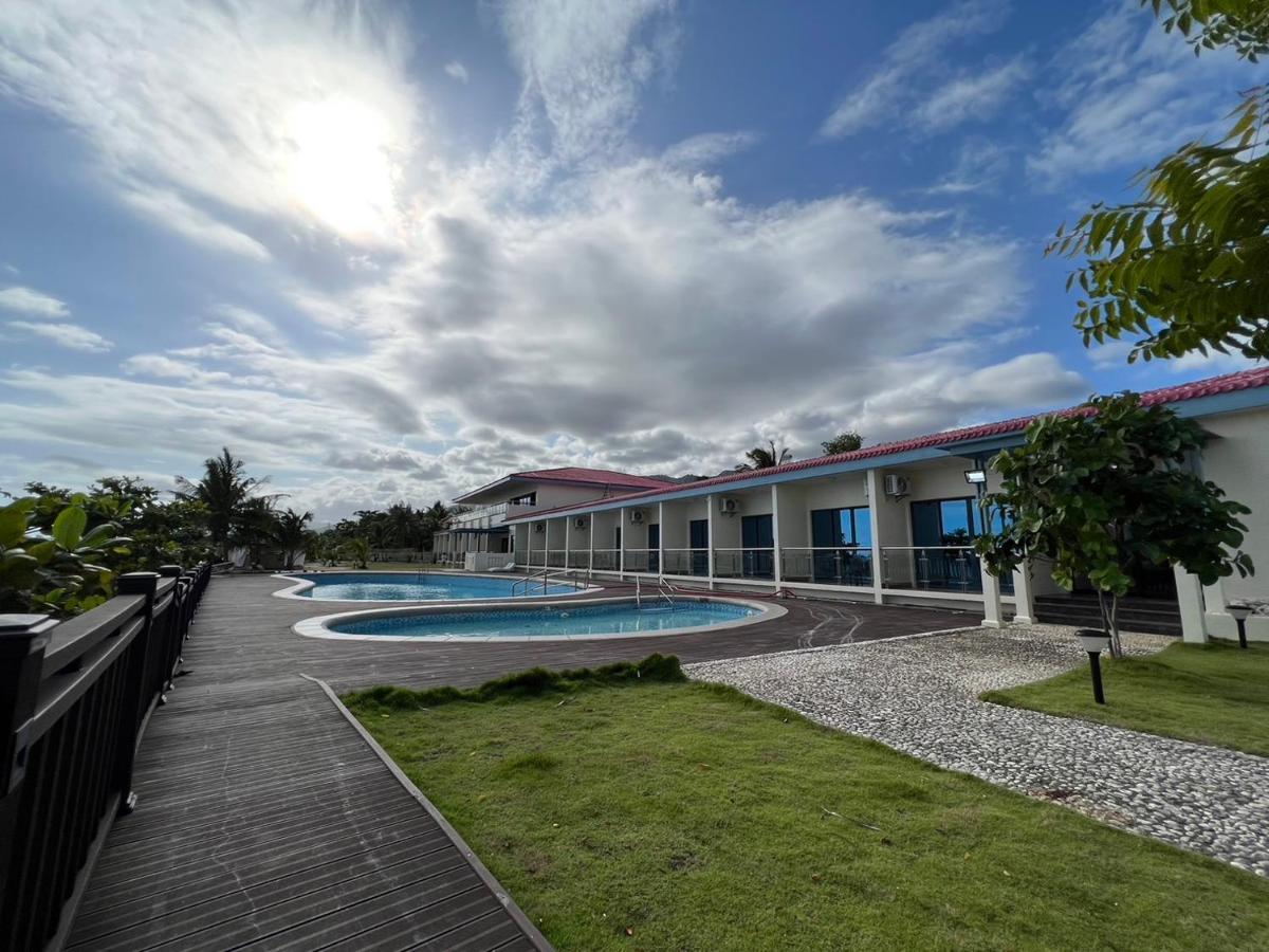 W Golf Resort Oslob Exterior photo
