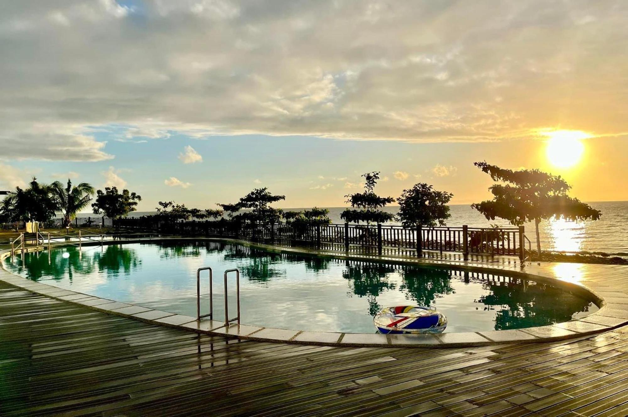 W Golf Resort Oslob Exterior photo