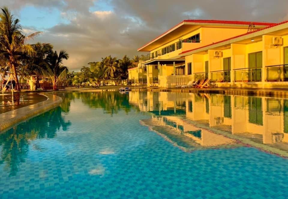 W Golf Resort Oslob Exterior photo