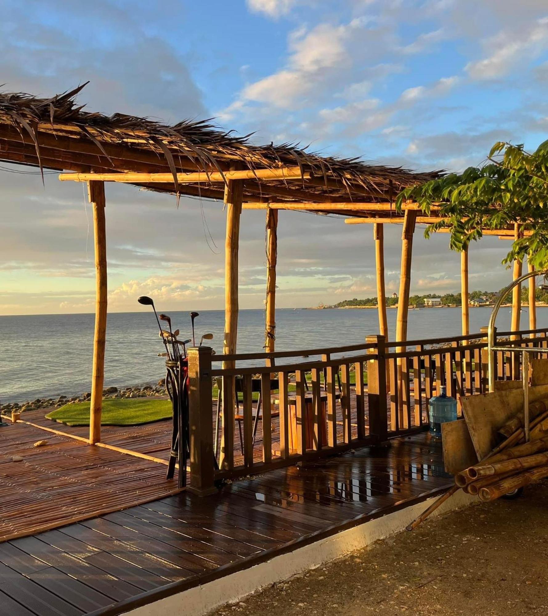 W Golf Resort Oslob Exterior photo