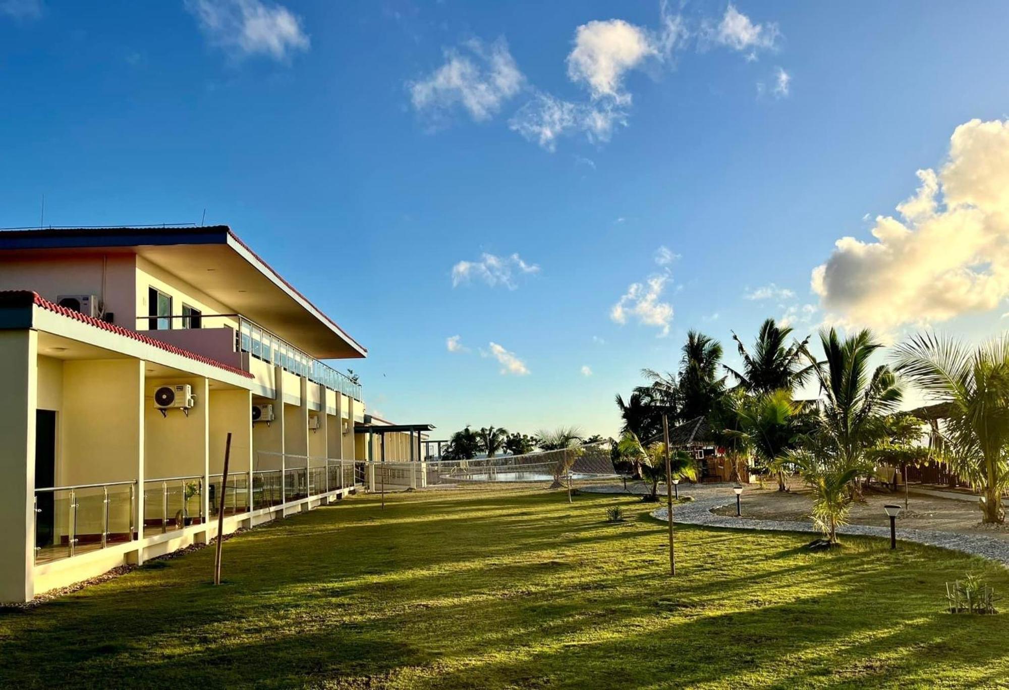 W Golf Resort Oslob Exterior photo