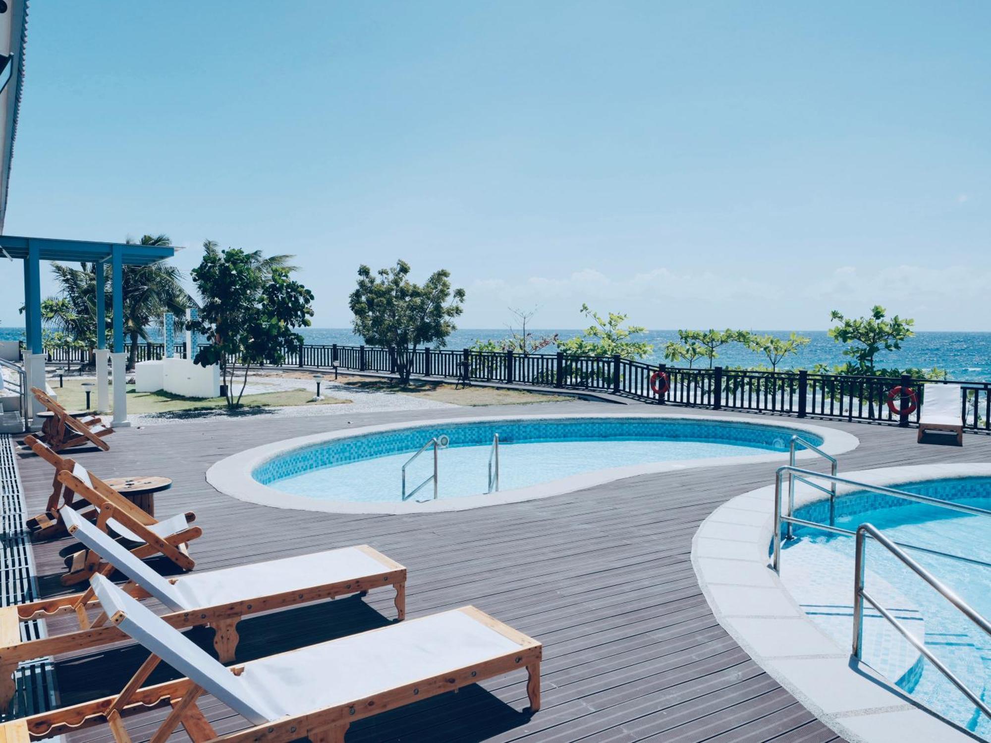 W Golf Resort Oslob Exterior photo