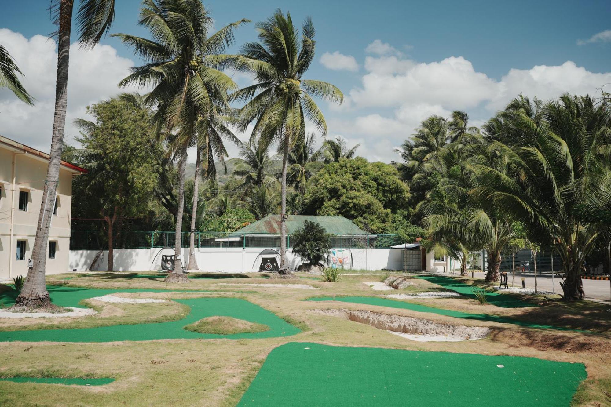 W Golf Resort Oslob Exterior photo