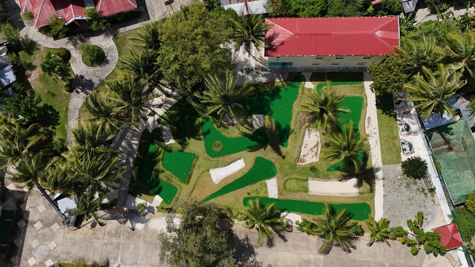 W Golf Resort Oslob Exterior photo