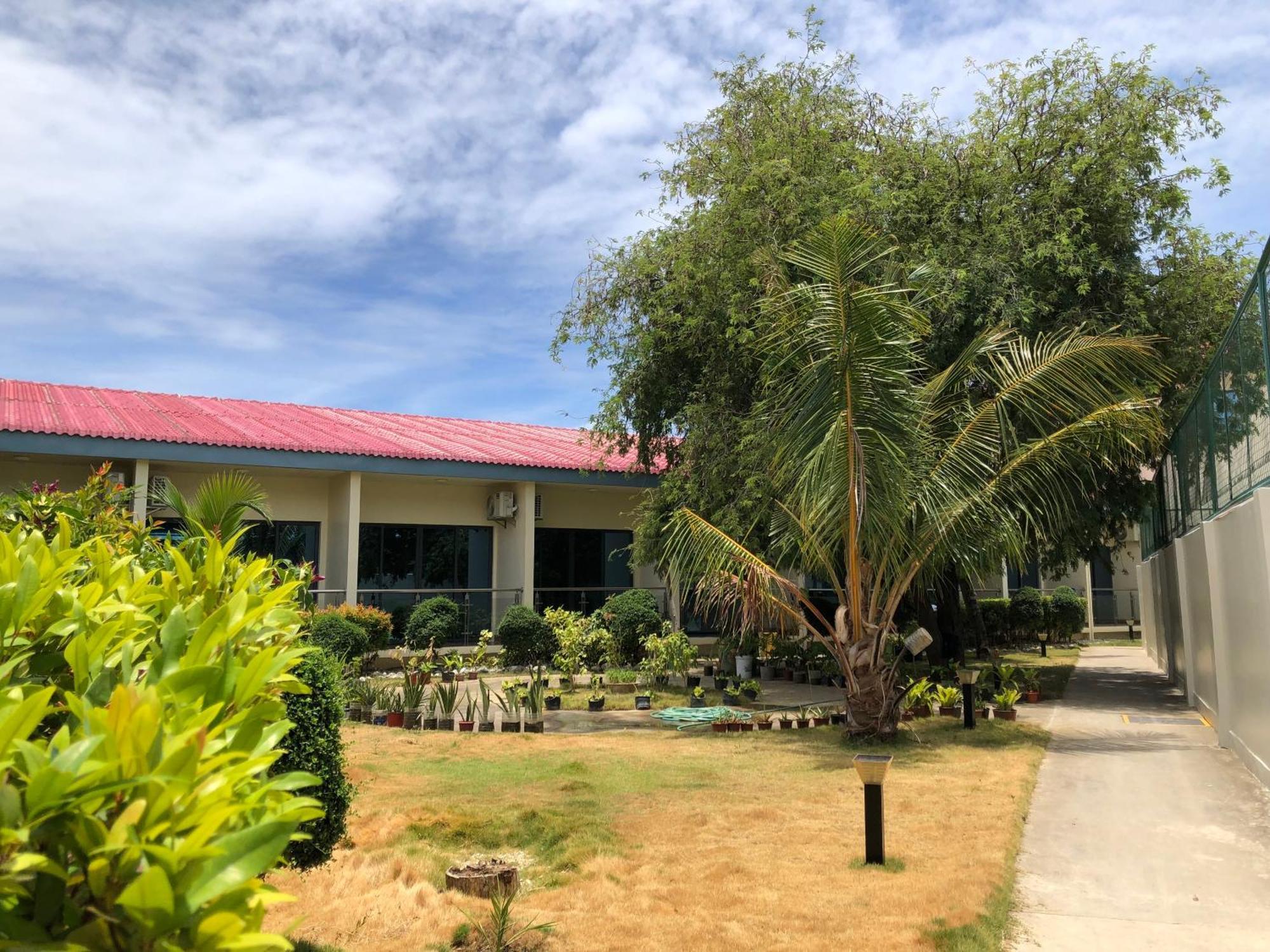 W Golf Resort Oslob Exterior photo